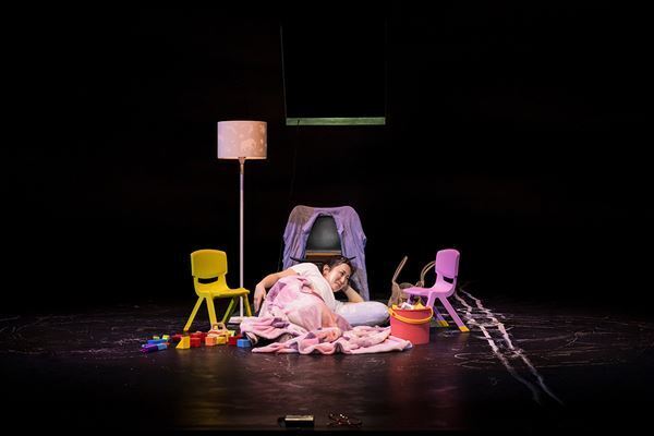 新国立劇場『ガールズ＆ボーイズ』真飛聖、増岡裕子それぞれの初日レポート＆新たに舞台写真10点が到着