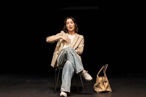 新国立劇場『ガールズ＆ボーイズ』真飛聖、増岡裕子それぞれの初日レポート＆新たに舞台写真10点が到着