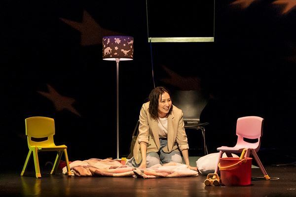 新国立劇場『ガールズ＆ボーイズ』真飛聖、増岡裕子それぞれの初日レポート＆新たに舞台写真10点が到着