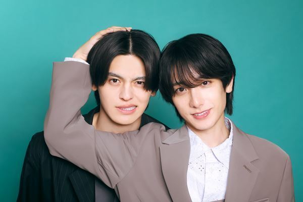 先生からの「カモフラージュ」を狙った学生時代！？ 小西詠斗＆元之介が語る、一番後ろの席の思い出と初共演の舞台裏