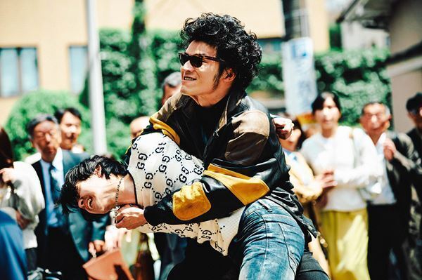 東方神起ユンホの華麗なハイキックも『TOKYO BURST-犯罪都市-』日韓最強バディの姿を捉えた場面写真公開