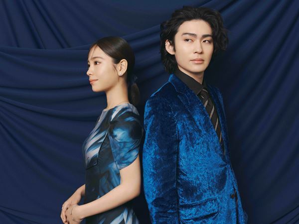 新鮮な顔合わせのハムレット×オフィーリア。市川染五郎と當真あみが、“今”の『ハムレット』を誕生させる。