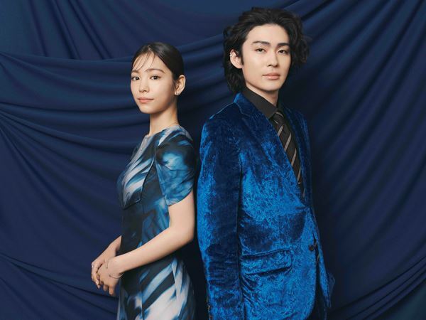 新鮮な顔合わせのハムレット×オフィーリア。市川染五郎と當真あみが、“今”の『ハムレット』を誕生させる。