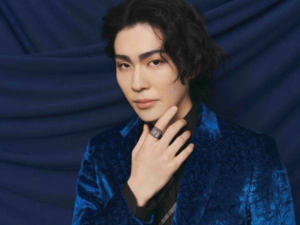 新鮮な顔合わせのハムレット×オフィーリア。市川染五郎と當真あみが、“今”の『ハムレット』を誕生させる。