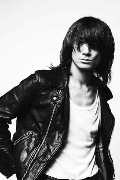 佐々木亮介、40歳の誕生日にアコースティック作品を緊急リリース　全工程を自身で手がける