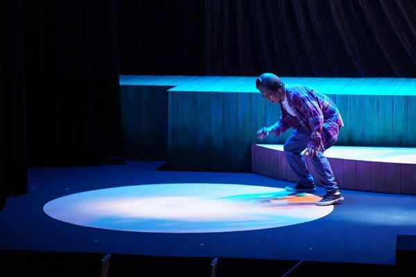 南キャン山里、妄想の深淵へ。シリーズ最新作『山里亮太の567』開幕（舞台写真あり）