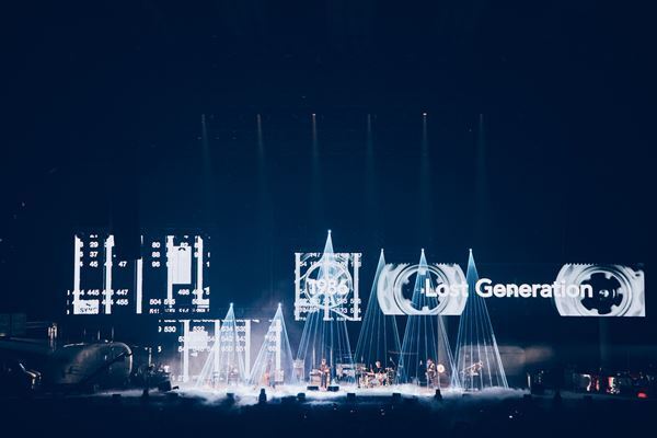 アジカン30周年、満場の有明アリーナが揺れた！「新世紀のラブソング」から始まった圧巻のステージ【オフィシャルレポート】