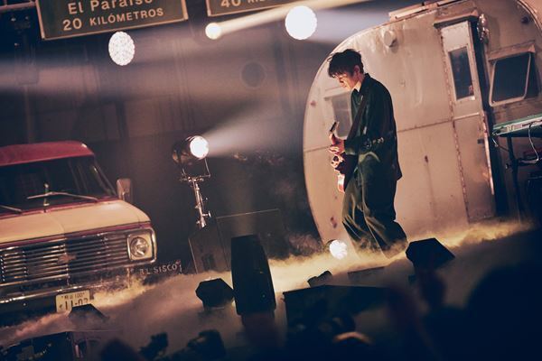 アジカン30周年、満場の有明アリーナが揺れた！「新世紀のラブソング」から始まった圧巻のステージ【オフィシャルレポート】