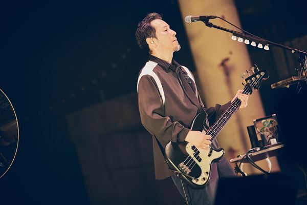 アジカン30周年、満場の有明アリーナが揺れた！「新世紀のラブソング」から始まった圧巻のステージ【オフィシャルレポート】