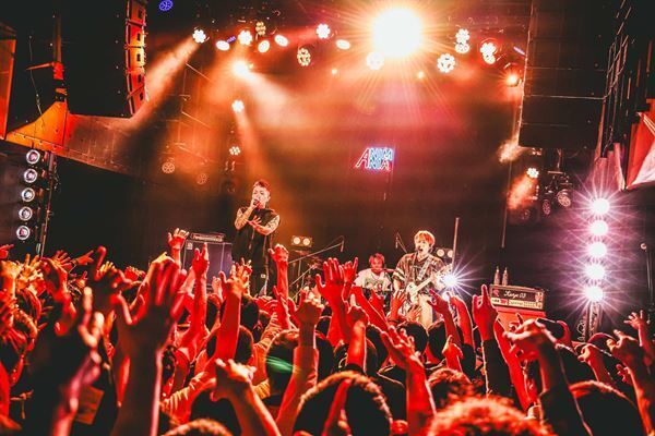 BACK-ON、20年の“青春”を鳴らした夜　Veats Shibuyaを包んだ大合唱と誇り