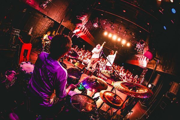 BACK-ON、20年の“青春”を鳴らした夜　Veats Shibuyaを包んだ大合唱と誇り