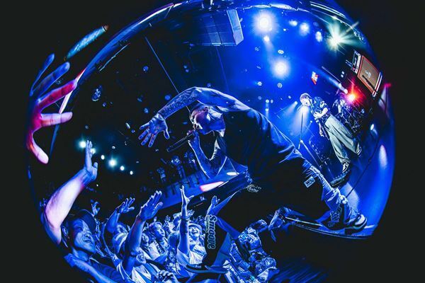 BACK-ON、20年の“青春”を鳴らした夜　Veats Shibuyaを包んだ大合唱と誇り