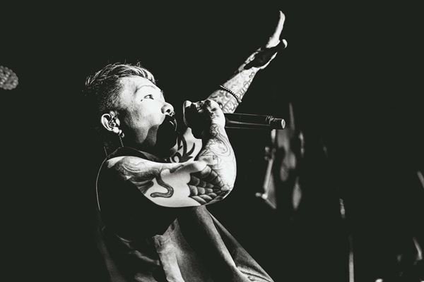 BACK-ON、20年の“青春”を鳴らした夜　Veats Shibuyaを包んだ大合唱と誇り