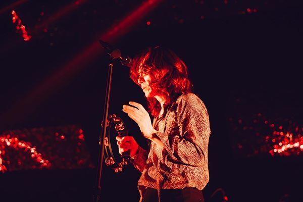 「君たちとのロックンロールに恋していたいです！」吉井和哉の「横綱曲」と東北への想いが熱く咲き誇った、 約4年ぶりソロツアー・仙台ファイナル公演【オフィシャルレポート】