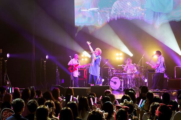 末吉9太郎、初ワンマンで全15曲披露　SMA所属を発表し「9月9日に何かやる」と予告【オフィシャルレポート】