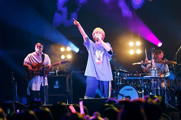 末吉9太郎、初ワンマンで全15曲披露　SMA所属を発表し「9月9日に何かやる」と予告【オフィシャルレポート】