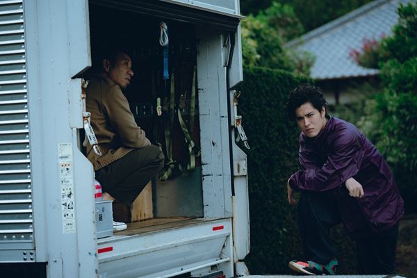 綾瀬はるかの膝枕NGが本編採用に 『箱の中の羊』是枝監督が語るメイキング映像公開
