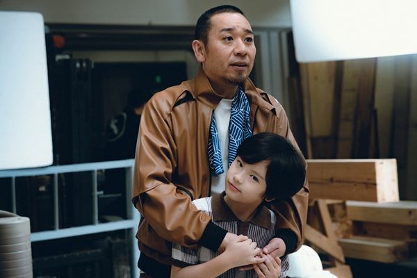 綾瀬はるかの膝枕NGが本編採用に 『箱の中の羊』是枝監督が語るメイキング映像公開