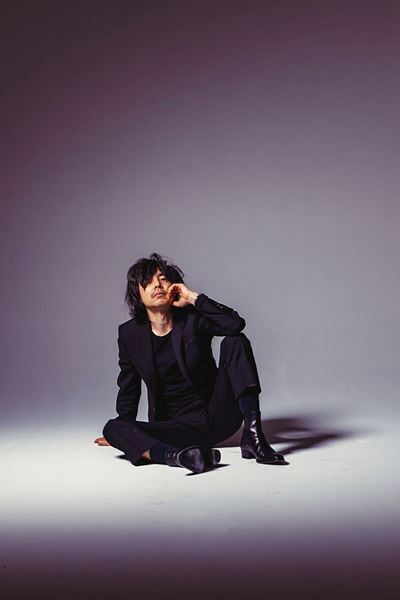 宮本浩次・新作『I AM HERO』インタビュー、「転がり続けないとロックバンドではない」60歳で辿り着いた全方位の挑戦