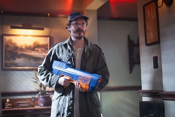 エドガー・ライト監督の真骨頂が炸裂！ 映画『ランニング・マン』奇想天外な殺人トラップが満載の本編映像公開