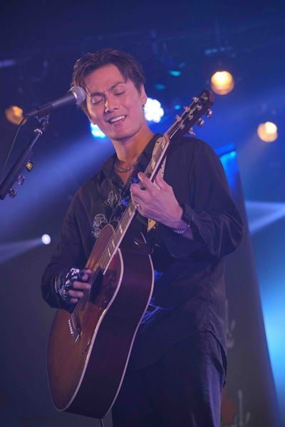 加藤和樹、初の47都道府県ツアー完走！ 3カ月の軌跡を収めたフォトブック『ROUTE47』発売決定