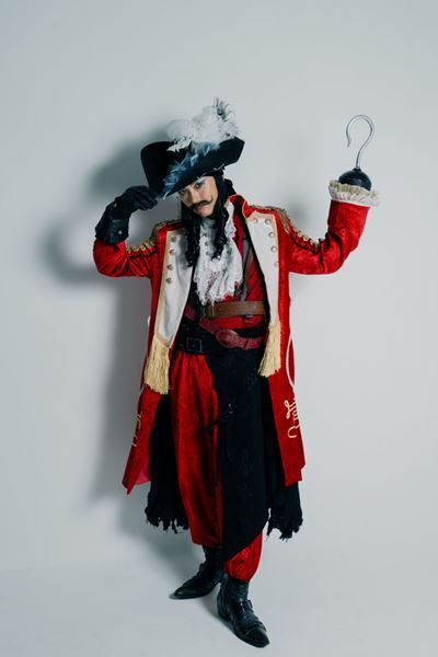 “愛される悪役”をめざして――内海啓貴、『ピーター・パン』フック船長への挑戦