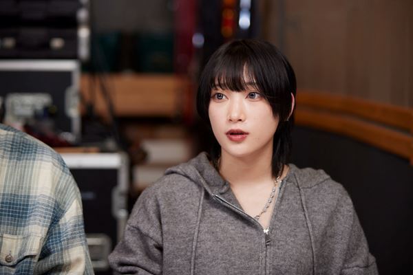 yutoriが明かすメジャーデビュー1年目の本音と音楽的成長――「弱い自分のままでもいい」ミニアルバム『心の微熱』に込めた等身大の思いとは