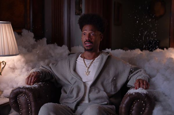 伝説のパロディが復活『最終絶叫計画 令和！』6月公開決定 大ヒットホラーをイジり倒す予告編公開