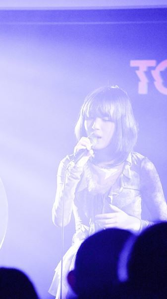 ラナメリサ、初の自主イベントで魅せた吐息までブルージーな歌声の素晴らしさ　ゲスト十明とのコラボコーナーも！【オフィシャルレポート】