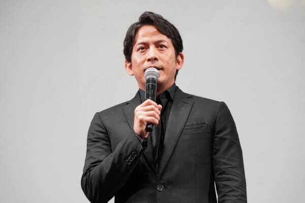 中島健人「特別な高揚感」雨のレッドカーペットに登場！ 第39回東京国際映画祭が開幕