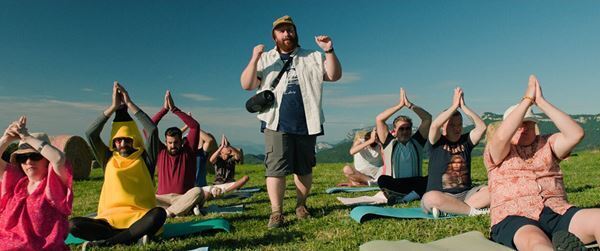 驚異の興行記録を次々と打ち立てた、フランス映画の大注目作！『サムシング・エクストラ！ やさしい泥棒のゆかいな逃避行』──【おとなの映画ガイド】