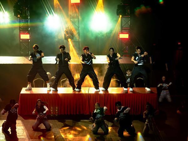 VXON、日本プロジェクト始動をサプライズ発表　フィリピン単独公演『Kalawakan: The Evolution』大熱狂