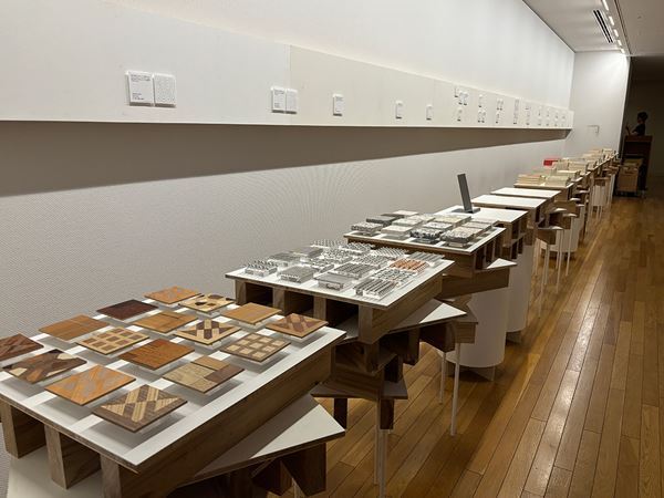 【展示レポート】『ほぼ、空：青木淳＋リチャード・タトル』　3つのエレメントで美術館の空間全体を再構成した建築家と美術家の実験的試み