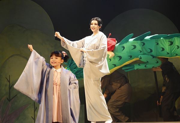 藤原紀香＆村方乃々佳が熱演！ 『まんが日本昔ばなし』劇場、舞台写真＆コメントが到着