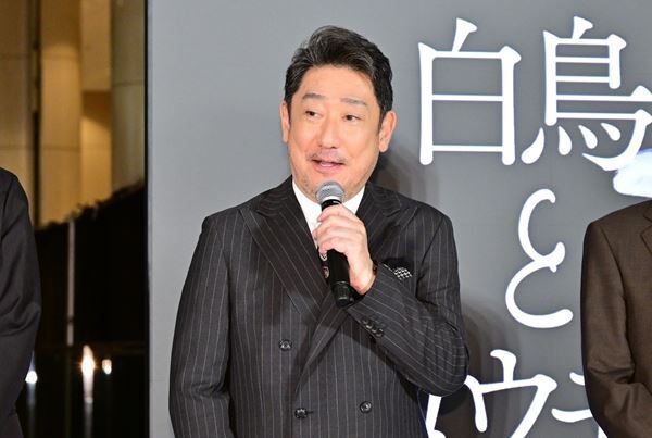 松村北斗＆今田美桜ら豪華キャストが登壇！『白鳥とコウモリ』完成披露試写会レポート