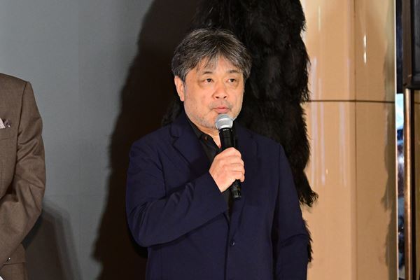 松村北斗＆今田美桜ら豪華キャストが登壇！『白鳥とコウモリ』完成披露試写会レポート