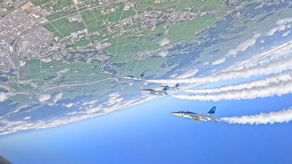 「ブルーインパルス」密着ドキュメンタリーが劇場公開決定。ナレーションは森崎ウィン