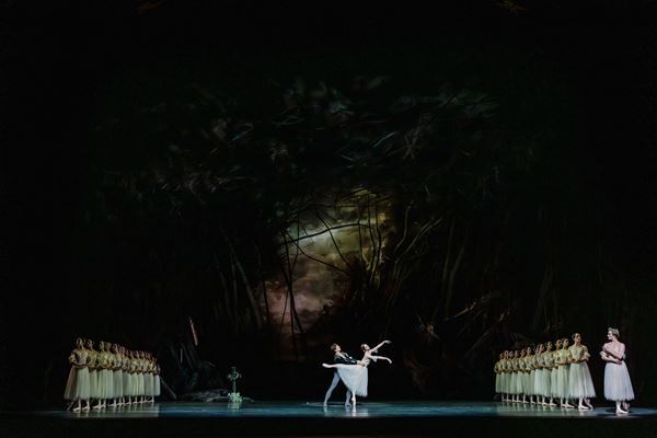 「ダンサーが最高のコンディションで披露できる2作品を」英国ロイヤル・バレエ団2026年日本公演芸術監督 ケヴィン・オヘアインタビュー