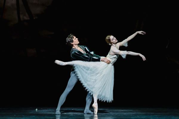 「ダンサーが最高のコンディションで披露できる2作品を」英国ロイヤル・バレエ団2026年日本公演芸術監督 ケヴィン・オヘアインタビュー