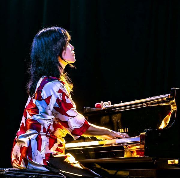 “ライブ”と”ディスク”の間で――松居慶子ピアノコンサート『The Space Between — 線と弦 —』開催記念インタビュー