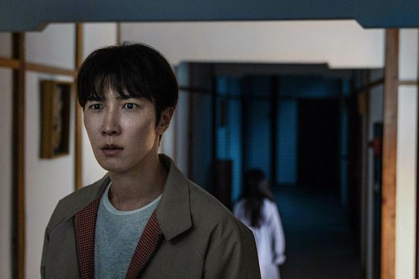 Snow Man渡辺翔太が単独初主演『事故物件ゾク 恐い間取り』10月Prime Videoにて見放題独占配信スタート！ コメント映像も