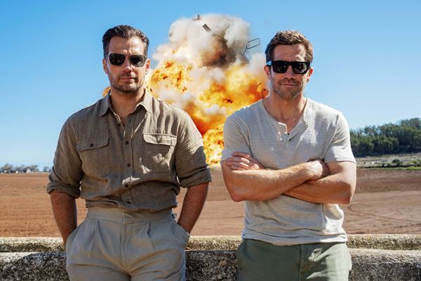 映画『グレイ・ミッション』敵に囲まれたカフェでの緊迫した本編シーン解禁