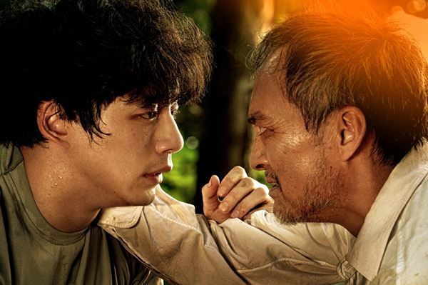坂口健太郎×渡辺謙『盤上の向日葵』主人公の“激動の人生”が渦巻く場面写真一挙9点公開
