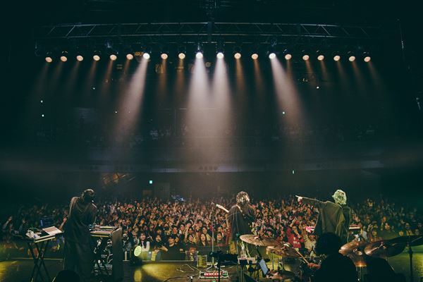 Dannie May、結成の地・渋谷で掴んだソールドアウト！熱狂の渦に巻き込んだツアーファイナルを徹底レポ、次なる舞台は悲願のZeppへ