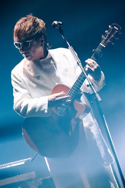 TMNETWORK、量子もつれをテーマとした衝撃の横浜アリーナ公演を観測【オフィシャルレポート】