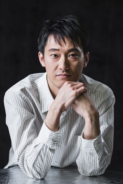岡田利規『映画を撮りたいゾンビの演劇』開幕　舞台写真＆コメント到着