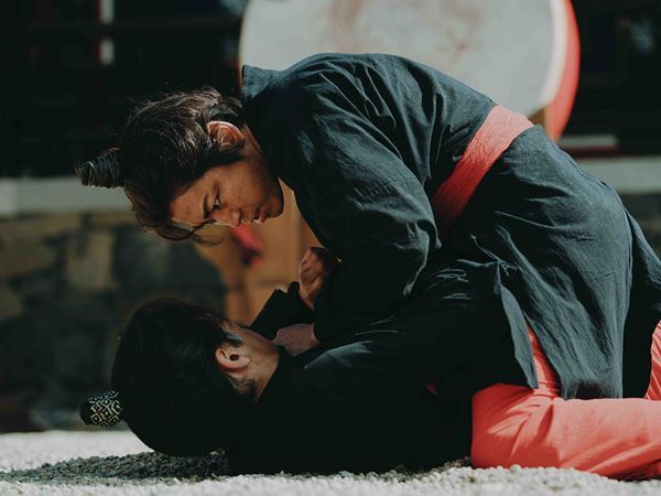 亀梨和也が稀代の槍使いを演じて「新しい自分を見つけた」 連続ドラマ『北方謙三　水滸伝』新カット3点公開