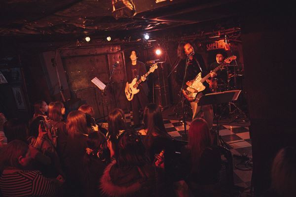 有島コレスケのソロプロジェクト・arko lemmingが7年ぶりのワンマンで魅せた、弾き語りからノイジーなファンクまでの実験的ステージをレポート！