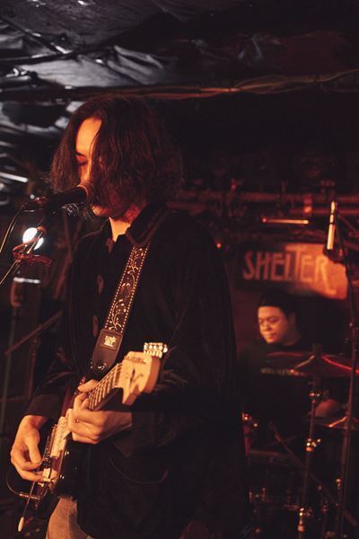 有島コレスケのソロプロジェクト・arko lemmingが7年ぶりのワンマンで魅せた、弾き語りからノイジーなファンクまでの実験的ステージをレポート！