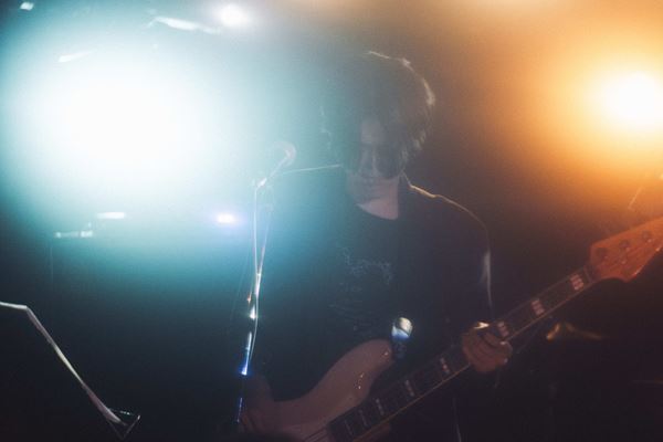 有島コレスケのソロプロジェクト・arko lemmingが7年ぶりのワンマンで魅せた、弾き語りからノイジーなファンクまでの実験的ステージをレポート！